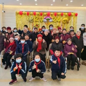 “小雷锋”走进养老院！他们与老人欢度浓情时光